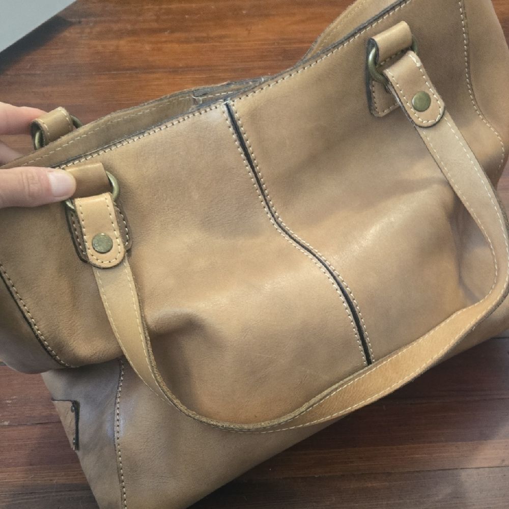 NEW Patricia Nash Tan Leather Tote with Vintage Studded Design - Picture 3 of 5